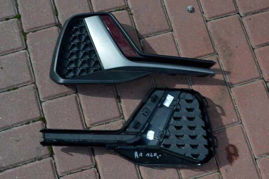 фото №1, Audi оригинальный номер 82a807833b решётка бампера