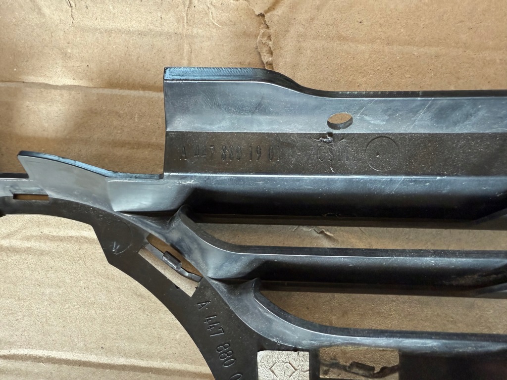 Решітка радіатора решітка радіатора решітка бампер mercedes vito w447 a4478880123 a4478801901 хром Недорого