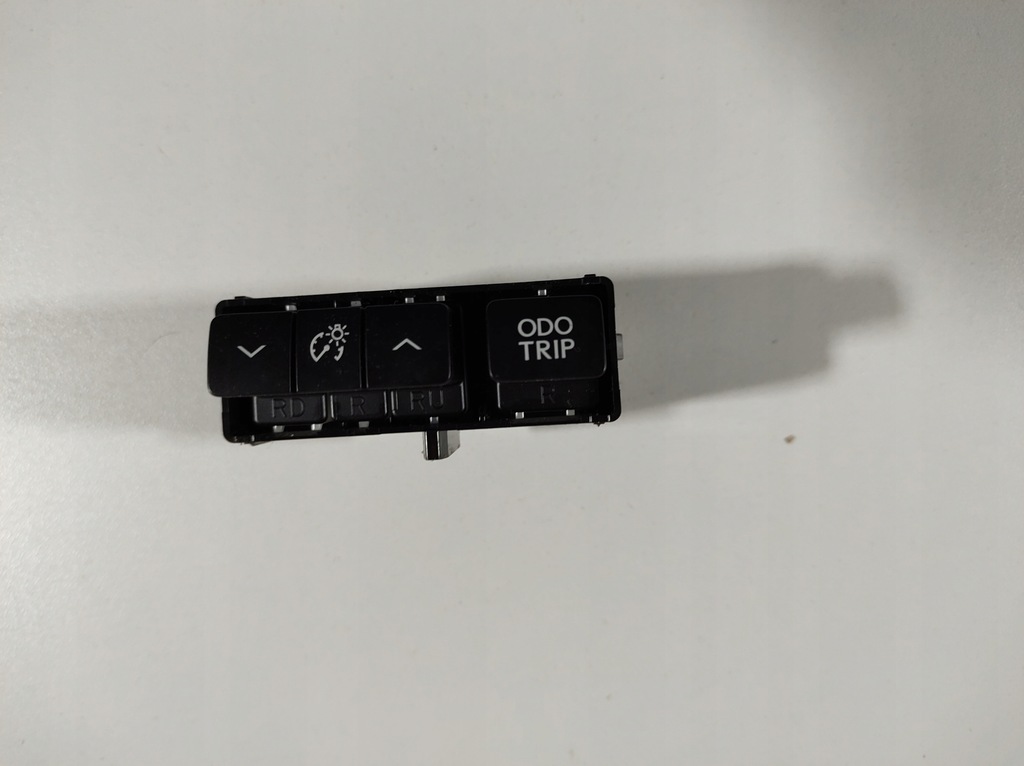 фото №1, Lexus is300h 13r перемикач кнопка trip