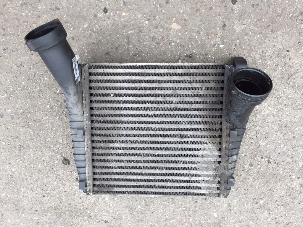 фото №1, Audi q7 4l 4.2 tdi інтеркулер лівий 7l0145803c