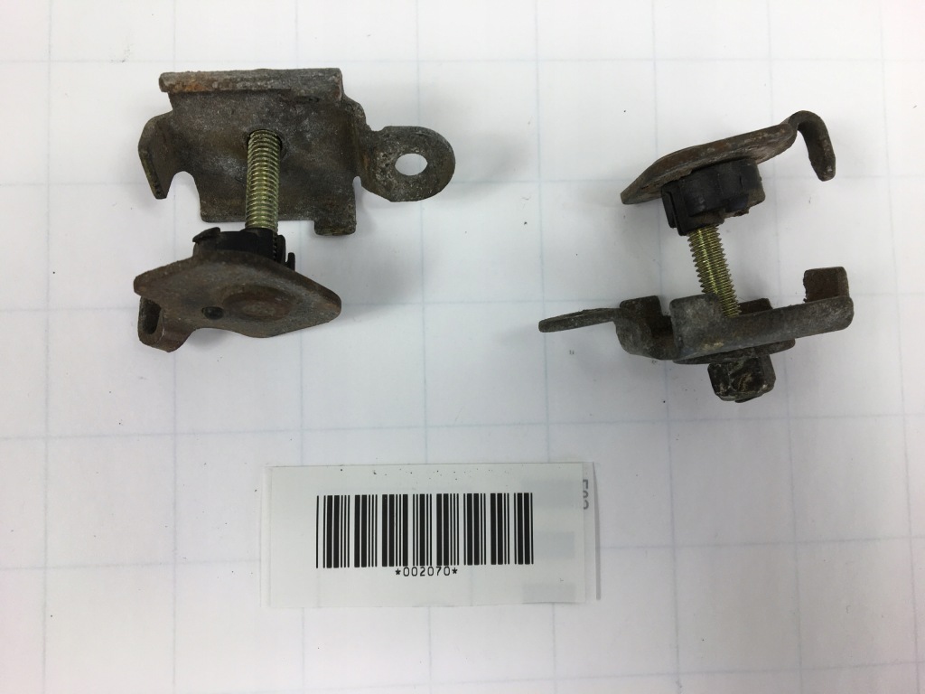 фото №10, Кронштейн датчиков przy wahaczu od подголовников 1295401144 w124 cabrio a124