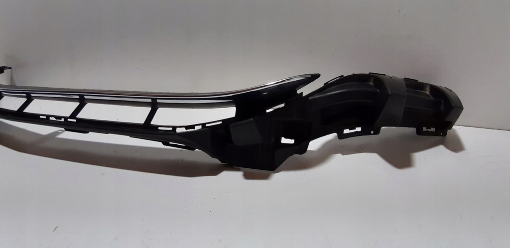 фото №15, Mercedes c-klasa w205 решётка средняя нижняя спойлер бампера a2058851065