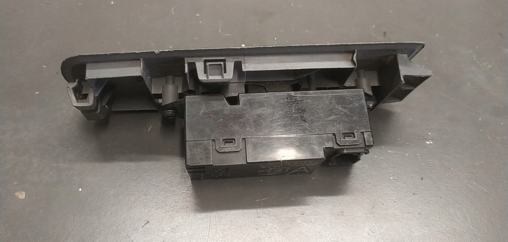 фото №5, Mitsubishi colt 04r.- переключатель стекло правый