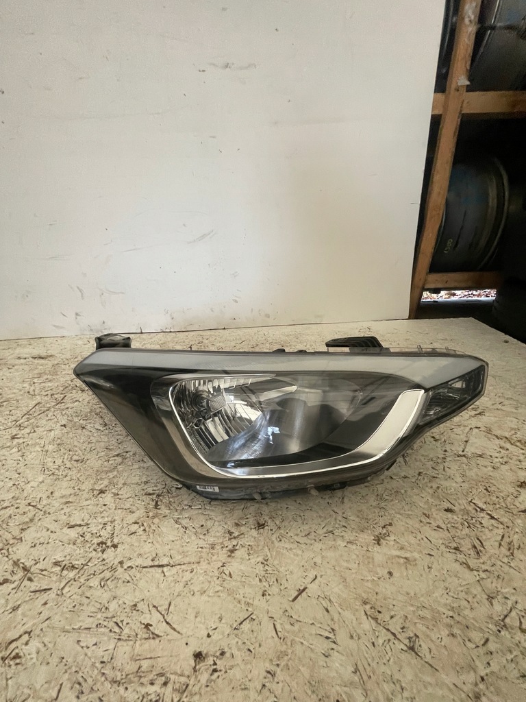фото №1, Лампа правая hyundai i20 92102c8000