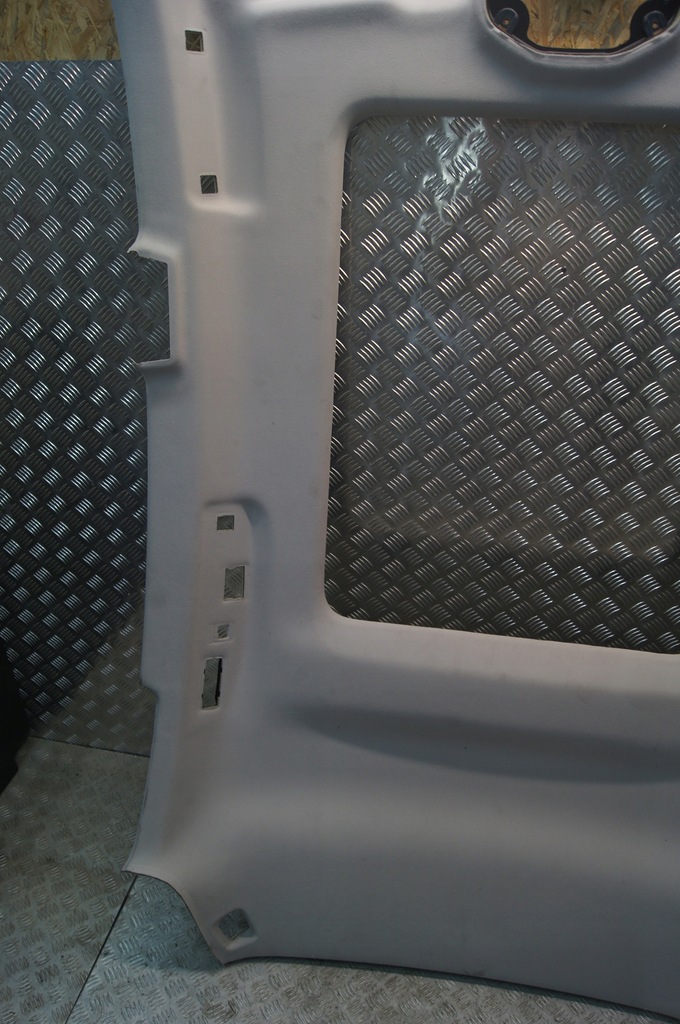 фото №7, Maserati levante потолок панорама