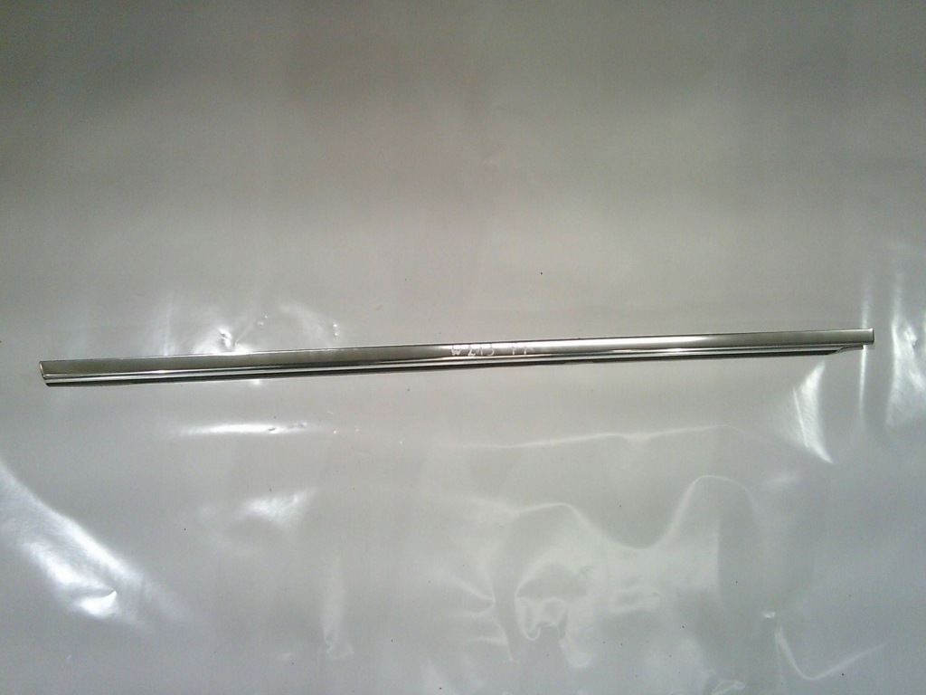 Купити Молдинг ущільнювач хром правий задній mercedes w213 a2137300224