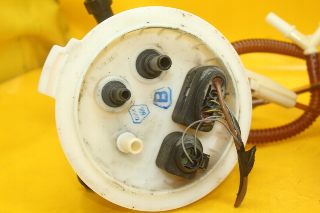 Насос пального правий audi a8 d3 vw phaeton 4.2 b 4e0919679d 3d0919087a в Україні