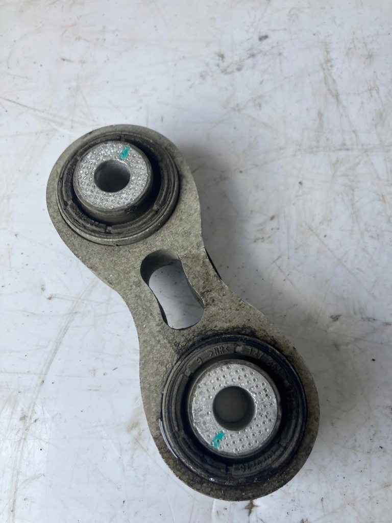 З'єднувач важеля задній праві ліва tesla model s 1021422-00 Недорого