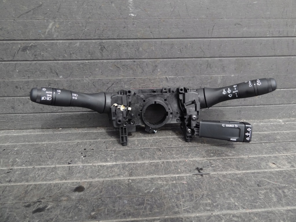 фото №1, Renault captur ii 2023 переключатель комбинированный 255674797r europa оригинал