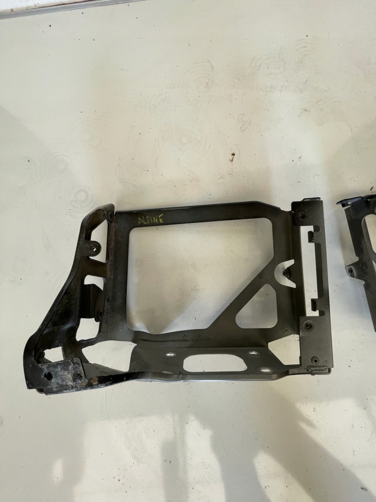 Кронштейн радіатора renault alpine a110 Доставка