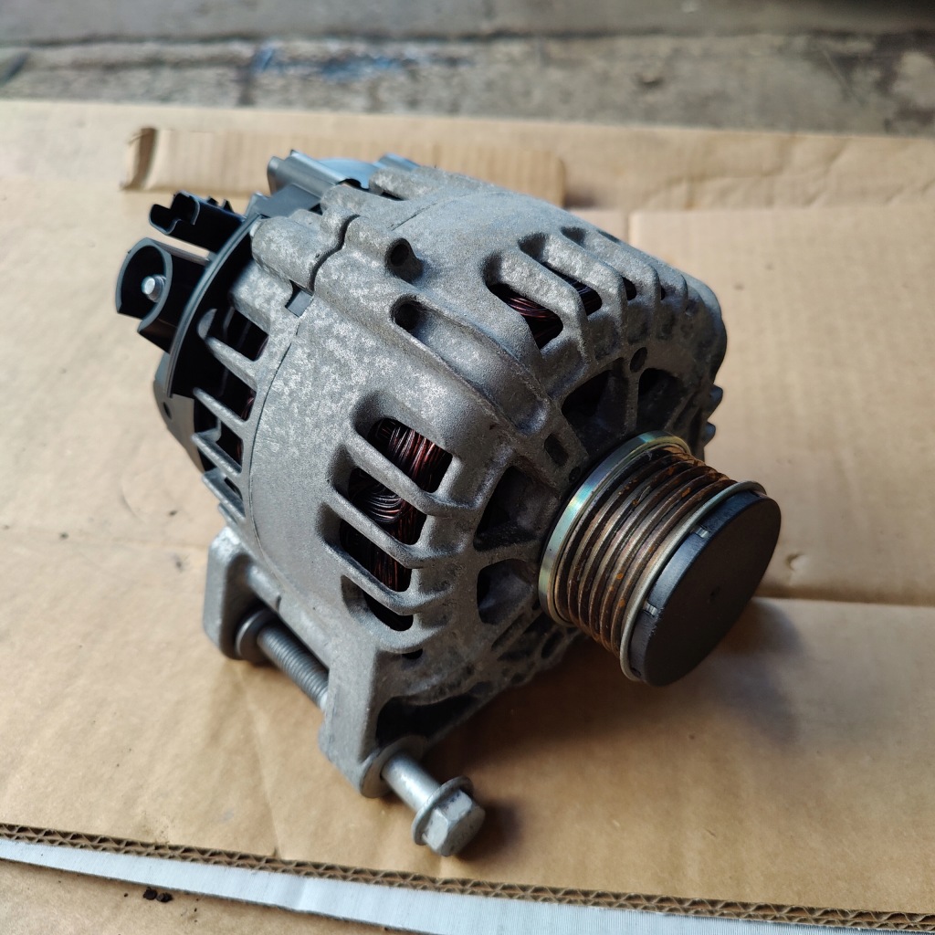 Купить Citroen peugeot 1.2 vti генератор 9818677980