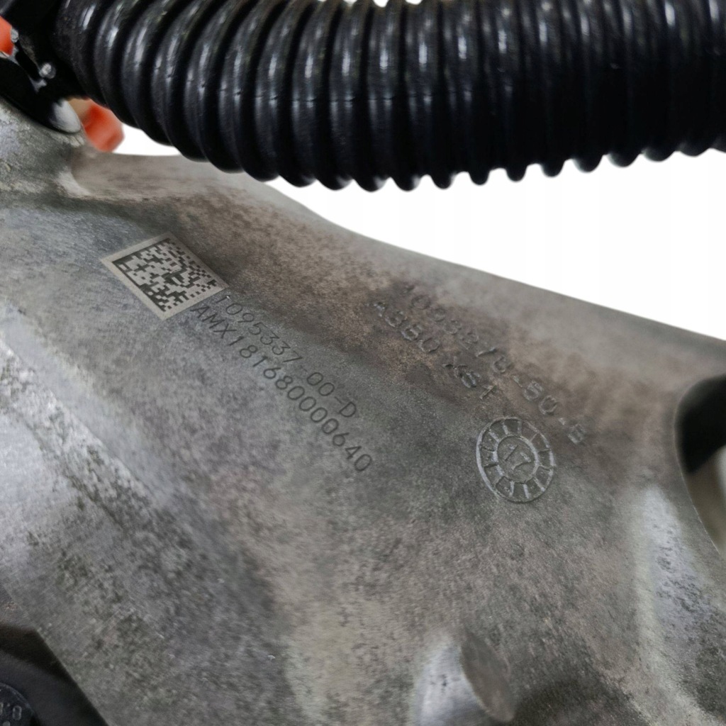 Tesla model 3 2018 з задній двигуни повний Оригінал