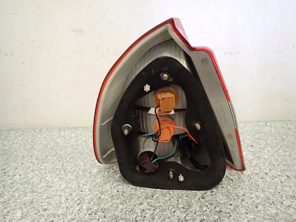 фото №5, Mitsubishi carisma 5d 99-05 лампа задня права