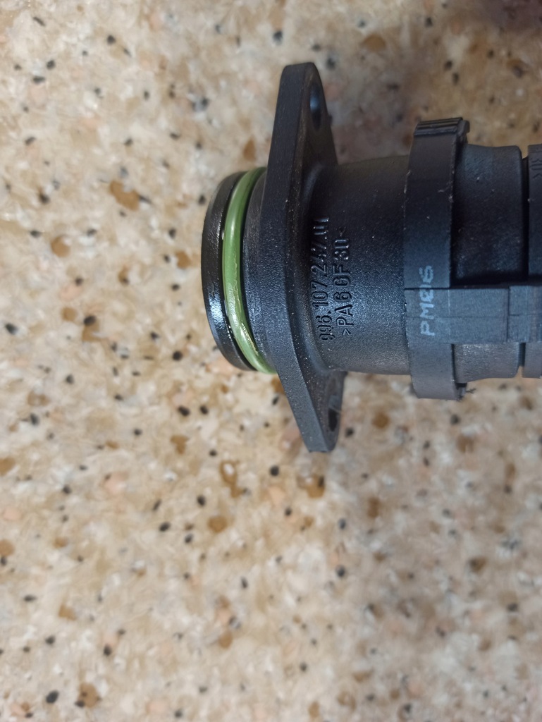 фото №1, Porsche cayman заливная горловина масла 98710706401