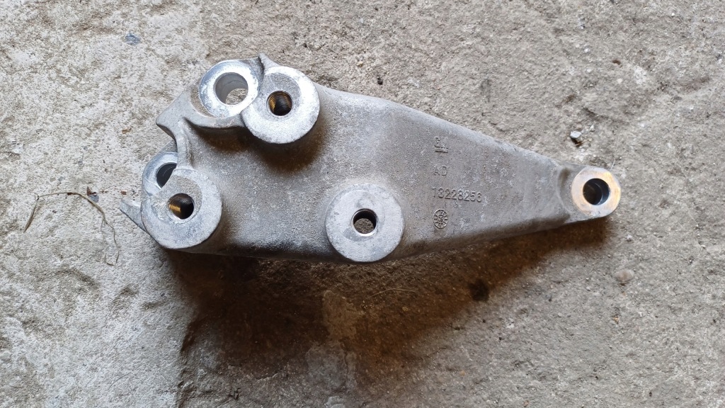 фото №1, Opel insignia a 2.0 cdti кронштейн коробки передач