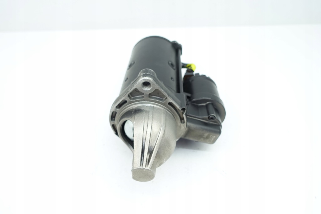 Bosch стартер nissan almera 1,5/1,8 00-/ primera 1,6/1,8 96-/02- Оригинал