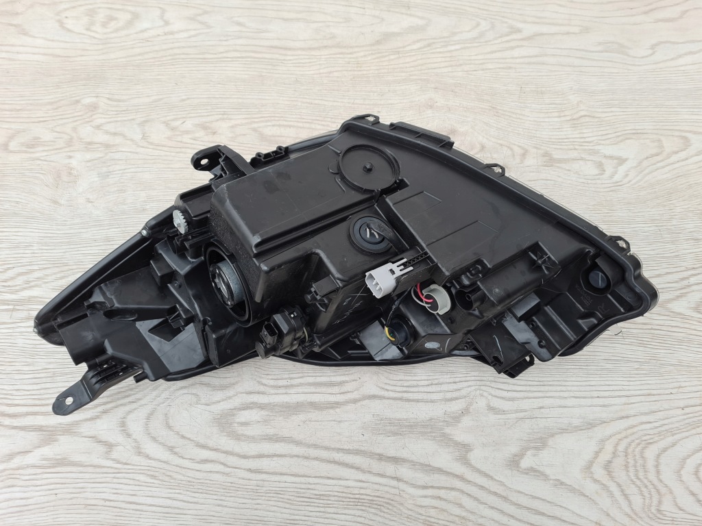 фото №5, Лампа правая toyota yaris iii lift