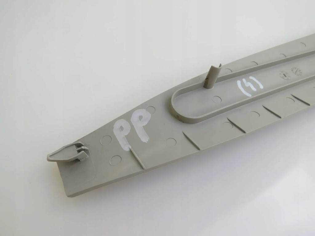 фото №8, Защита заглушка пластик панели консоли правая 31102347 volvo v40 ii