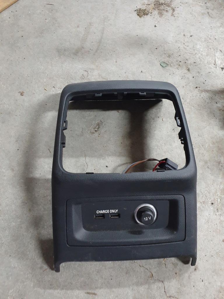 фото №1, Рамка защита туннель задняя вместе с прикуриватель i usb