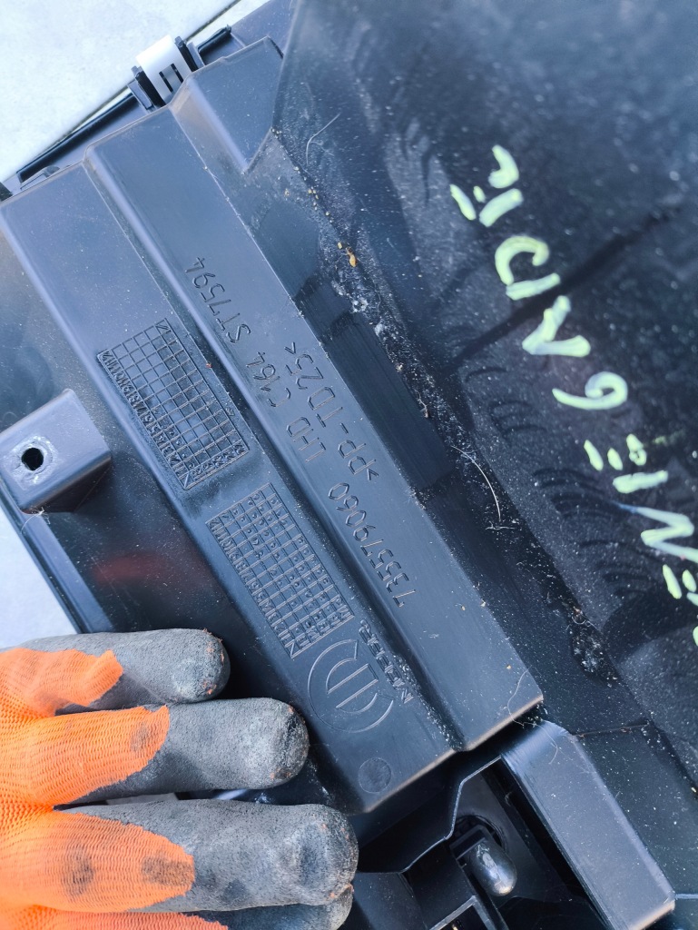 Jeep renegade бардачок пассажира eu 735579060 jeep renegade ? в Украине