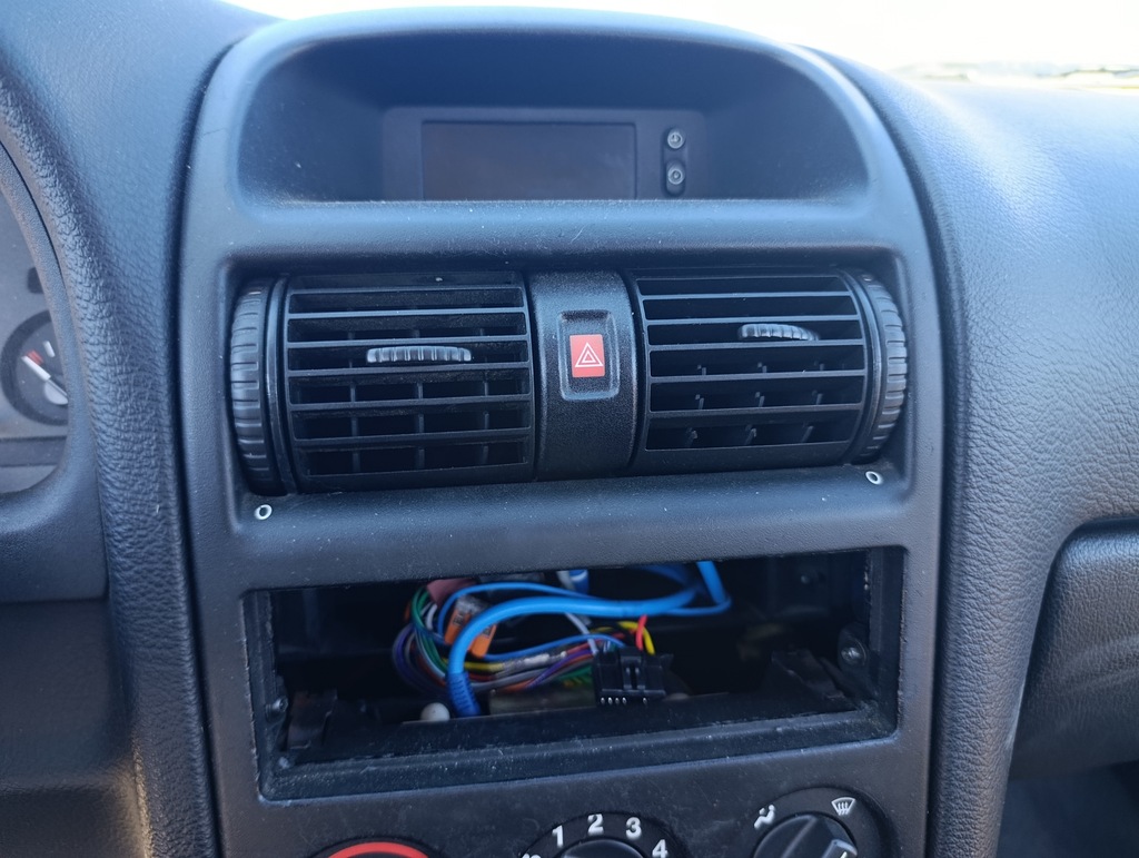 фото №1, Решётка обдув средняя opel astra g hb