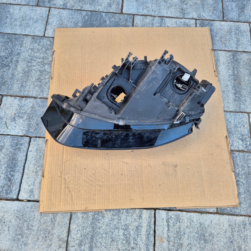 Audi a4 b8 8k0941006c лампа права в Україні