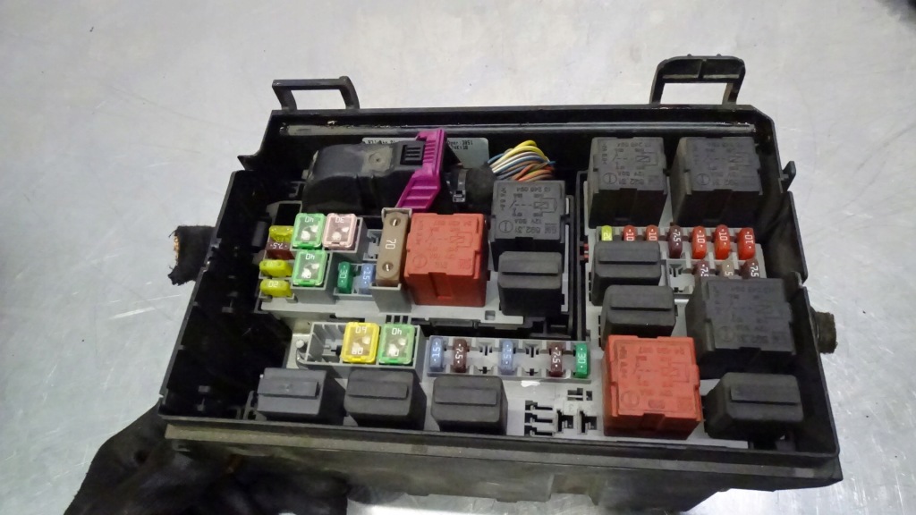 Коробка запобіжників opel corsa d 1.3cdti в Україні