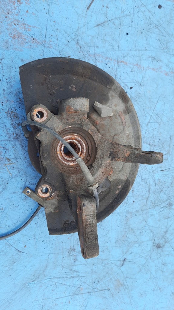 фото №2, Поворотный кулак левая volvo s40 02r 1.9d