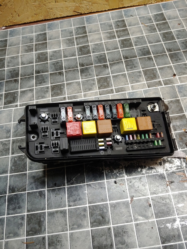 фото №1, Коробка запобіжників 13112918 vectra c