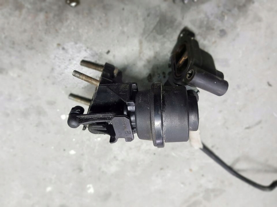 фото №1, Клапан регулюючий вода audi a6 c7 3.0 tdi 059121737