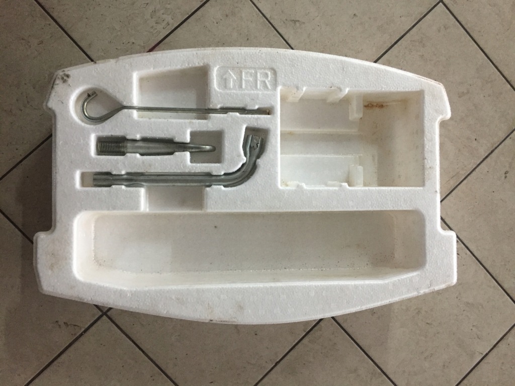 фото №1, Suzuki swift mk8 бардачок пенополистирол ниша колеса