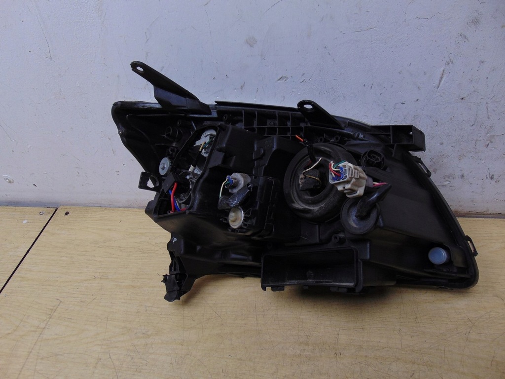 фото №14, Лампа левая перед toyota avensis t25 europa