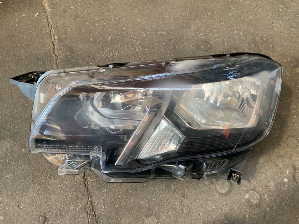 фото №1, Peugeot partner iv лампа левый перед 9816826980 rifter