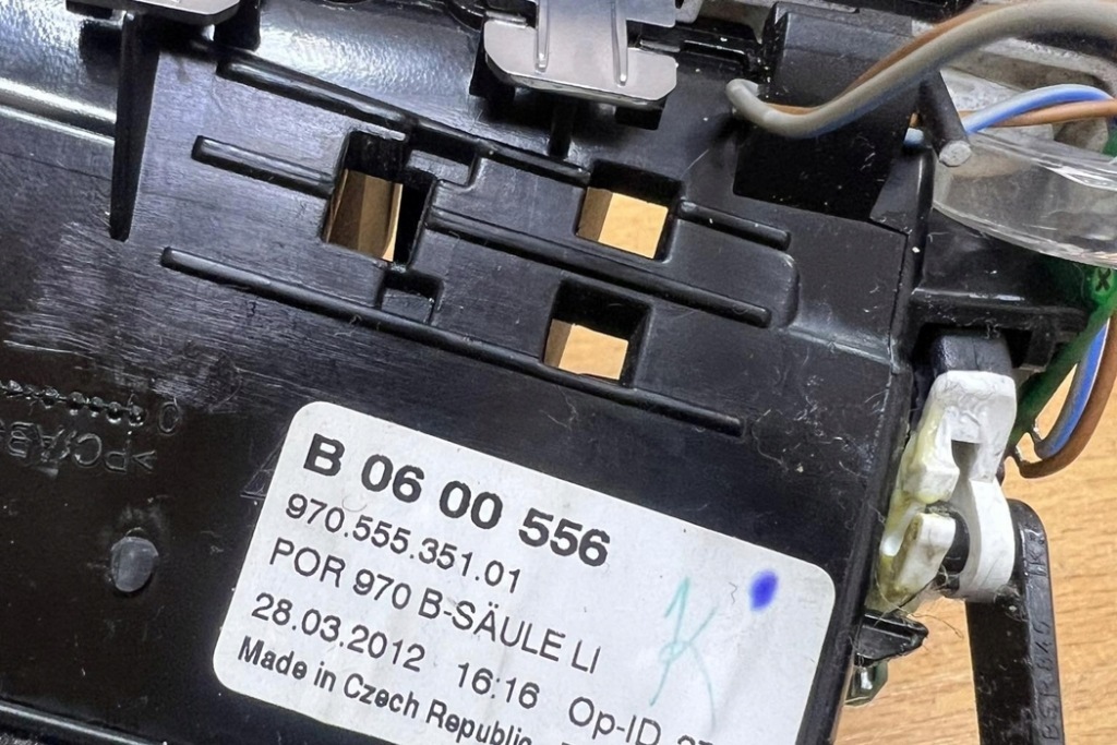 фото №8, Решётка впуск воздуха панели приборной панели porsche panamera 970