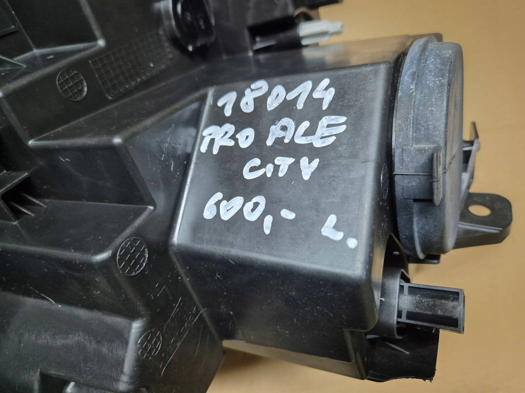 фото №13, Toyota proace city лампа левая. valeo. eu.