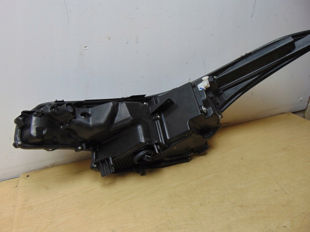 фото №12, Лампа права перед toyota chr c-hr full led europa