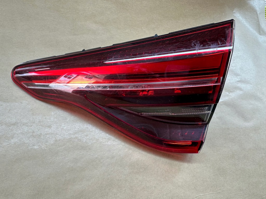 фото №1, Renault clio v лампа задня задня права w кришка 265504450r