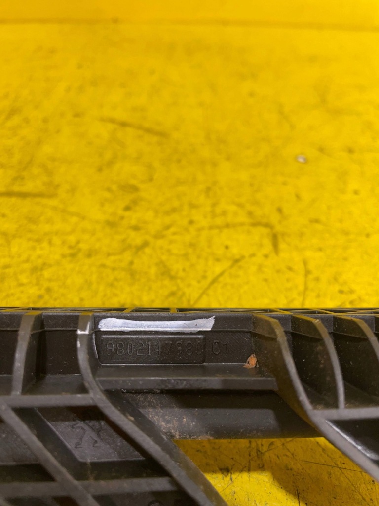 Peugeot 308 2016 перед сторона права молдинг скло двері передніх в Україні