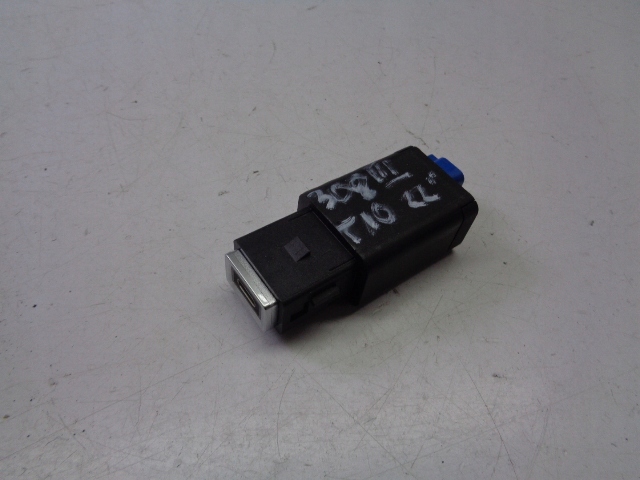 фото №1, Роз'єм usb peugeot 308 iii t10 hb 1.5 bluehdi 2022 rok