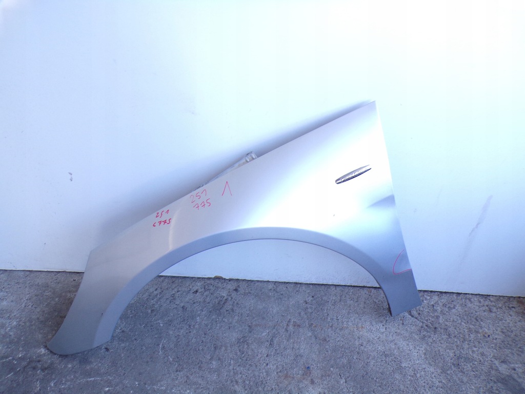 фото №1, Крыло левый перед mercedes w251 r klasa лак 775
