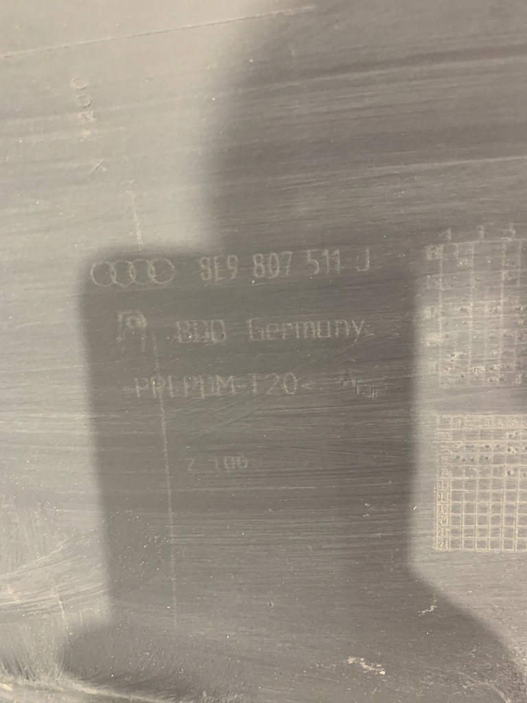 фото №10, Audi оригинальный номер 8e9807511j бампер задний