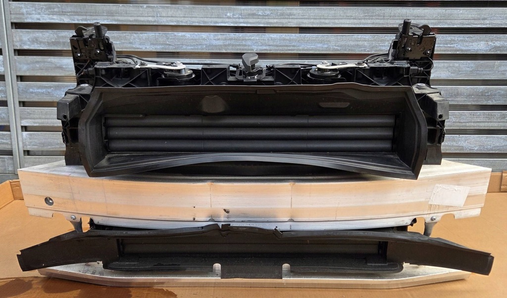 Audi e-tron s перед комплектний  lz7g капот фари радіатор бампер крила Київ