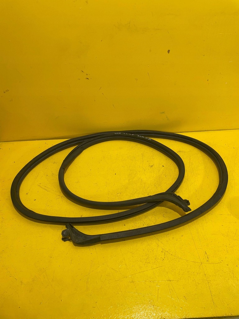 фото №1, Ford transit - прокладка крышки багажника