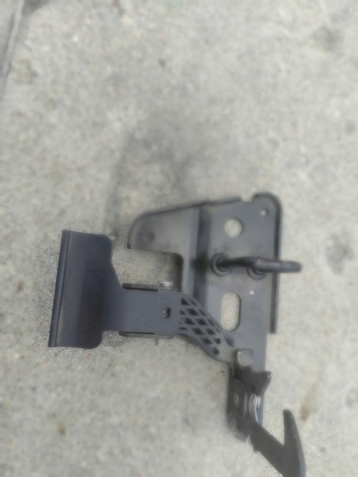 Купити Замок капота ригель 4f0823480b audi a6 c6 04-11r