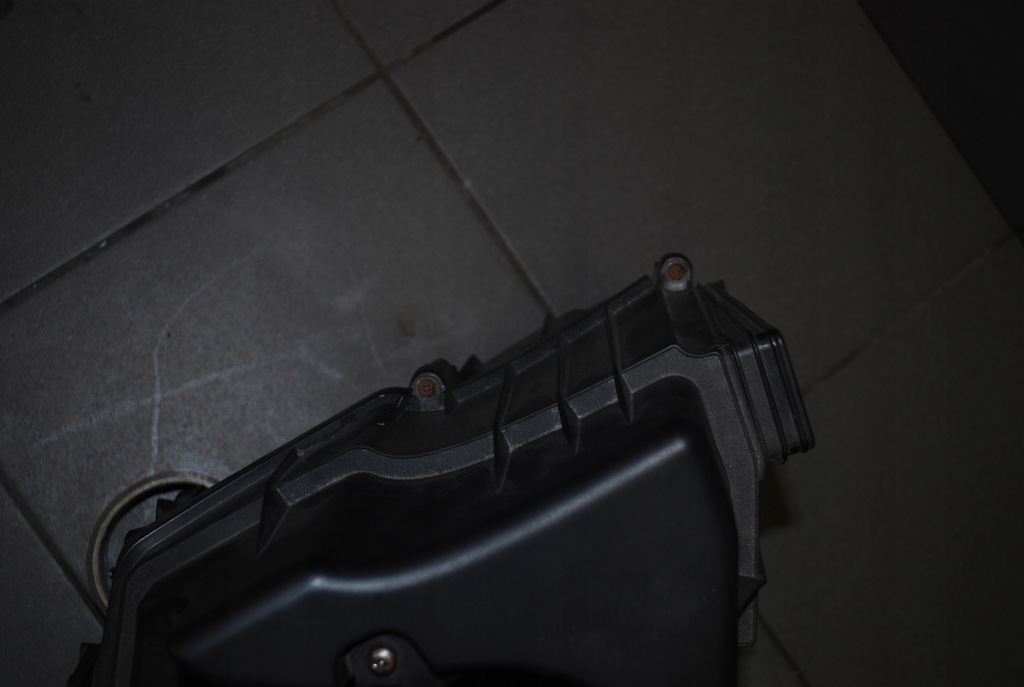 фото №4, Корпус фильтра воздуха audi s8 d3 5.2 07l133836p