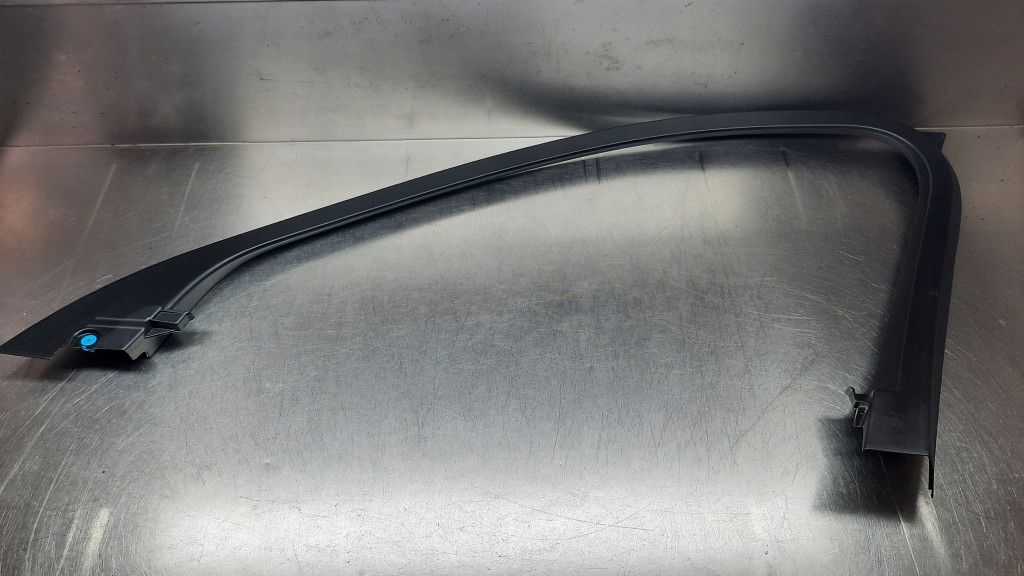 фото №1, Молдинг дверь правый перед 31407560 volvo xc60 ii