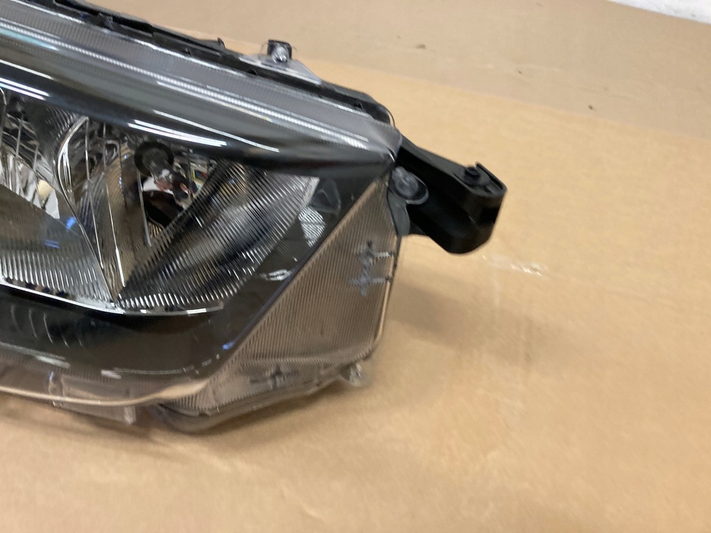 фото №6, Toyota hilux viii лампа правая передняя orygi.