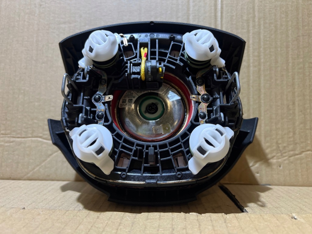 Audi a4 b8 рестайлінг  подушка повітряна подушка безпеки водія 4 спицевий 8k0880201ac Оригінал