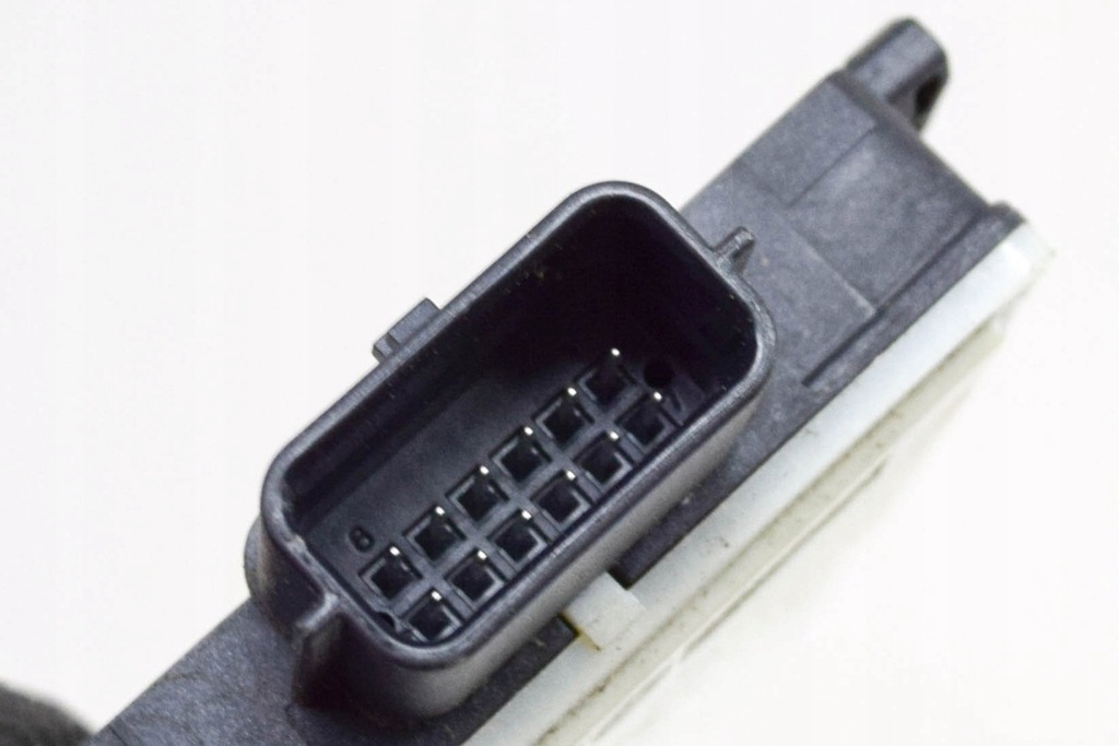 фото №5, Jaguar i-pace x590 ev400 задня права блок керуючий мертвого pola m8e2