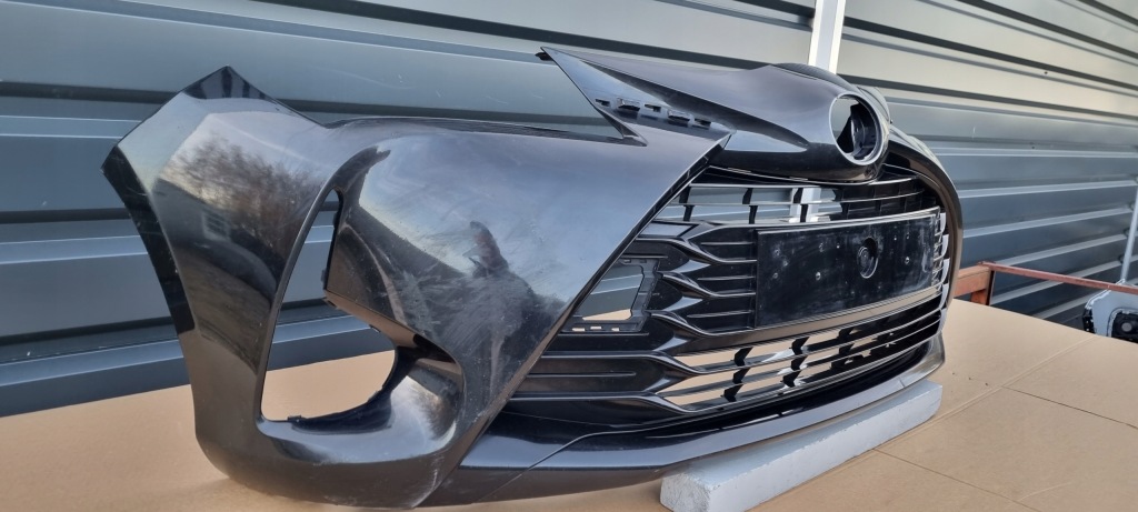 Toyota yaris iv бампер передні  оригінал b233 в Україні